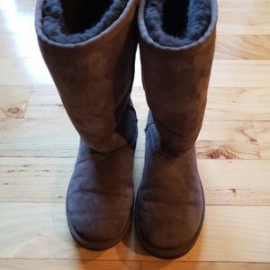 UGG boots brown size 4